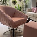 Ver imagem 5 de Kit Duas Poltrona Giovana Base Giratória Cromado em Sued Premium:rosê