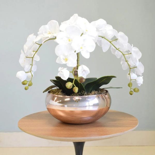 Arranjo com Três Hastes de Orquídeas Brancas No Vaso Rose Gold|Linha  Permanente Formosinha | MadeiraMadeira