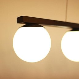Luminária Pendente Estilo Jabuticaba Preta com Globo Leitoso para 4 Lâmpadas Halopin G9 Bivolt - 2