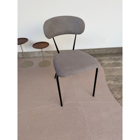 Kit 2 Cadeiras Decorativas Sala de Estar e Jantar Belize Brenda Boucle Cinza Pés Pretos