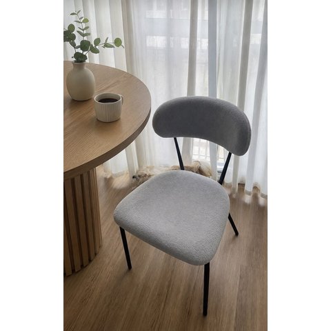 Kit 2 Cadeiras Decorativas Sala de Estar e Jantar Belize Brenda Boucle Cinza Pés Pretos