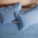 Ver imagem 4 de Kit Cobre Leito Vintage Casal Percal 300 Fios Colcha Matelassê Floral Alto Relevo 3 Peças Azul Jeans