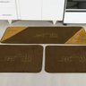 Kit de Tapetes para Cozinha 3 Peças com Detalhe Gourmet Bordado Base Antiderrapante e Pelúcia Cor - 2