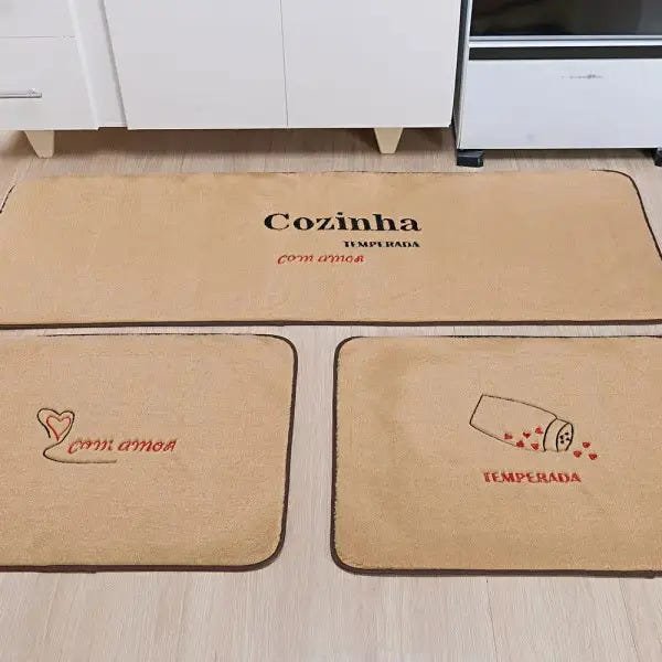 Tapete para Cozinha 3 Peças Antiderrapante Pelúcia Bordada Cor: Bege - 2