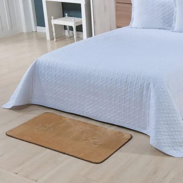 Kit de Tapetes para Quarto Coroa 2 Peças 1,00M x 50cm Antiderrapante Tecido Pelúcia Cor:Bege - 2