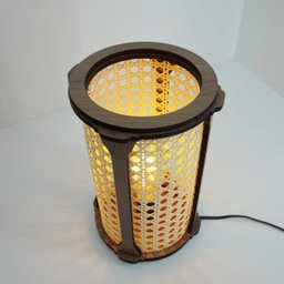 Abajur Cilíndrico Base Amadeirada com Treliça Palha - 2