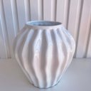 Ver imagem 4 de Vaso centro de mesa cerâmico branco c/ trabalhado ondulação
