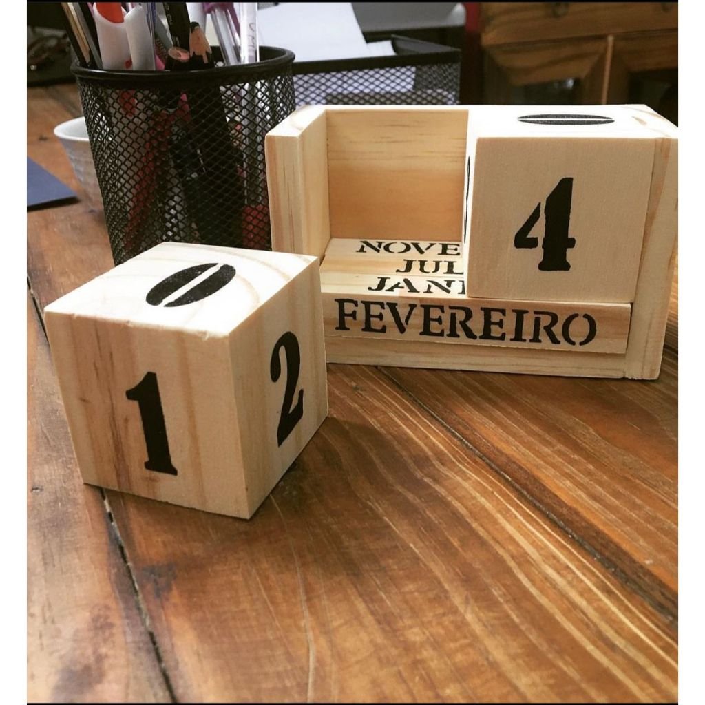 Calendário Permanente em Madeira Pinos para Decoração de Mesa ...