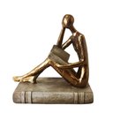 Ver imagem 1 de Escultura Decorativa Leitura em Resina Dourada 15cm 15563-pl