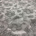 Ver imagem 3 de Capa de Almofada Decorativa Branco com Detalhes Prateado para Sofá