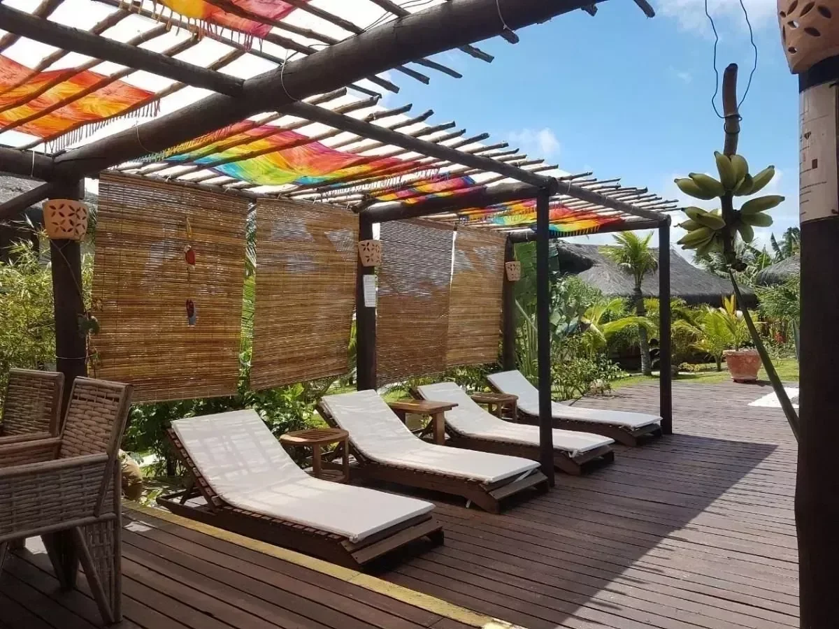 Ver imagem 6 de Kit Piscina 2 Espreguiçadeiras Colchonetes e Mesa de Centro