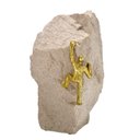 Ver imagem 1 de Escultura Decorativa Homem Escalando em Resina Dourada 31cm 16680-pl