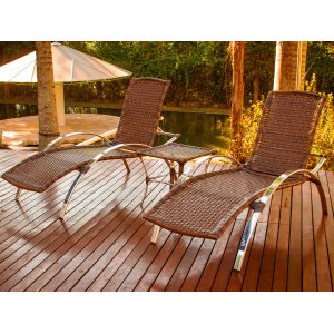 2 Espreguiçadeiras Caiobá e Mesa em Alumínio - Piscina, Jardim - Tabaco