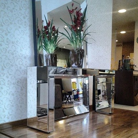 Aparador Espelhado com Espelho de Chão Bisote