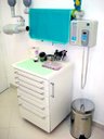 Ver imagem 4 de Mesa Auxiliar para Clinicas - Mesa Branca C/ Puxador Prata