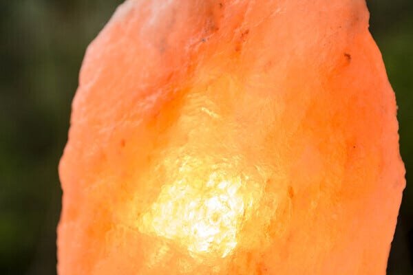 Luminária de Sal Rosa do Himalaia - 1 a 2kg - abrange 10m³ - 220v - 3