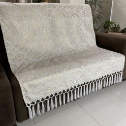 Kit Manta Adamascado e 4 Capas de Almofada Luxo Branco e Dourado 45cmx45cm - 4