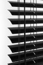 Ver imagem 1 de Persiana Horizontal - 1,40m larg x 1,40m alt - Alumínio 25mm - Cor: Preto - Comando Direito