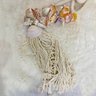 Peça Artesanal Roberto Dias Sertão e Mar II - Conchas com Tassel e Cordão Trançado e Ponteiras de Ma - 4