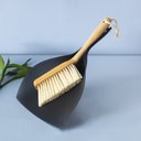 Ver imagem 2 de Escova de bambu e pá para limpeza - Oikos