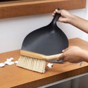 Ver mais imagens de Escova de bambu e pá para limpeza - Oikos