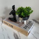 Ver imagem 2 de Livro decorativo, vaso tripé e mulher meditando na cor preta