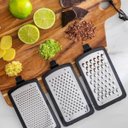 Ver imagem 3 de Ralador de Queijo com Compartimento Triturador de Alho Descascador de Vegetais Culinaria Receita Coz