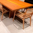Ver imagem 2 de Cadeira para Mesa de Jantar Adele 44cm Madeira Maciça com Braço | Courino Fende - Sallar Home