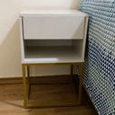 Ver imagem 3 de Mesa de Cabeceira Industrial Pé de Aço 1 Gaveta Corrediça Telescópica 1 Nicho - Off White/Pé Dourado