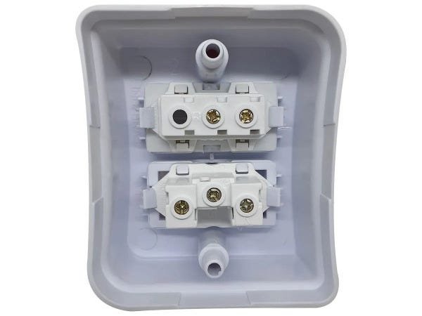 Interruptor Simples 1 Tecla + Tomada 10A 2p+t Sobrepor Externo Com Espelho Branco Linha Viena - 30 U - 5