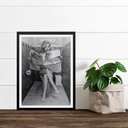 Ver imagem 2 de Quadro Divertido para Banheiro - Marilyn Monroe 45x34cm - com Vidro:moldura Branca