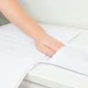 Ver imagem 3 de Trocador de Fraldas Portátil Bebê Impermeável com Bolsos Espuma Macia Confortável Antifúngico Branco