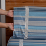 Jogo de Cama Solteiro 2 Peças Percal 180 Fios com Elástico Estampado Dia a Dia Azul Listrado - 3