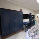 Ver imagem 2 de Guarda-roupa Rústico 4 Portas e 2 Gavetas - Madeira Maciça e Mdf Azul Petróleo