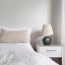 Ver imagem 2 de Abajur Decorativo Pequeno Bola Verde Lúpulo com Cúpula de Tecido Bege