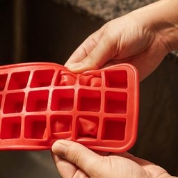 FORMA DE GELO DE SILICONE PARA 18 CUBOS - 3