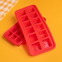Ver mais imagens de FORMA DE GELO DE SILICONE PARA 18 CUBOS