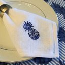 Ver imagem 1 de Kit com 4 peças Guardanapo branco VivaIN linho sintético com bordado abacaxi