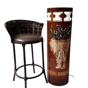 Luminária de Chão Coluna Elefante 96cm PVC.