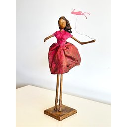 Escultura Mulher com Pipa. Uma Peça Única, Artesanal, Feita em Papietagem - 3