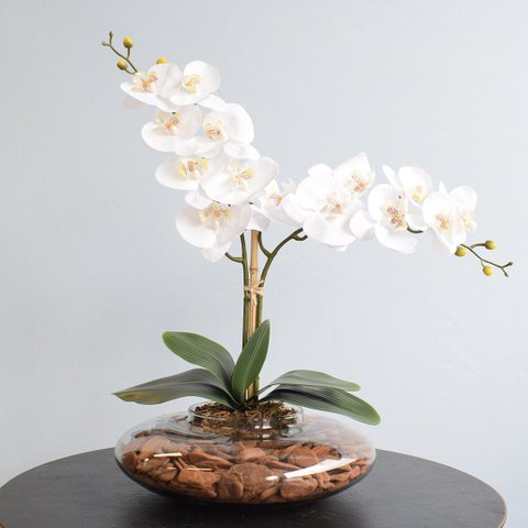 Arranjo com Duas Orquídeas Artificiais Branca no Vaso de Vidro Transparente