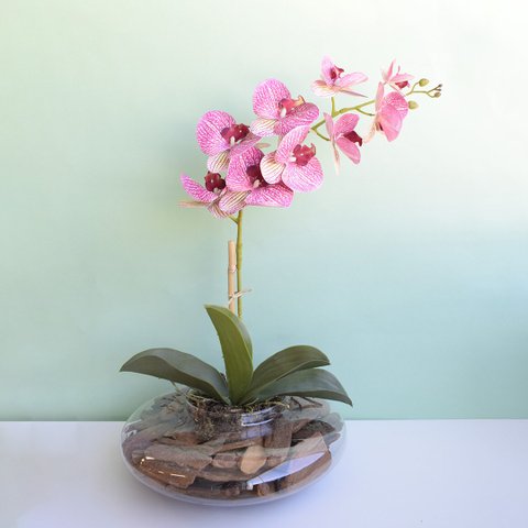 Arranjo de Orquídea Artificial Rosa no Vaso Vidro Transparente | Linha Permanente Formosinha