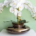 Ver imagem 2 de Arranjo de Flores Artificiais | Orquídeas Brancas Artificial no Vaso Terrário Bronze