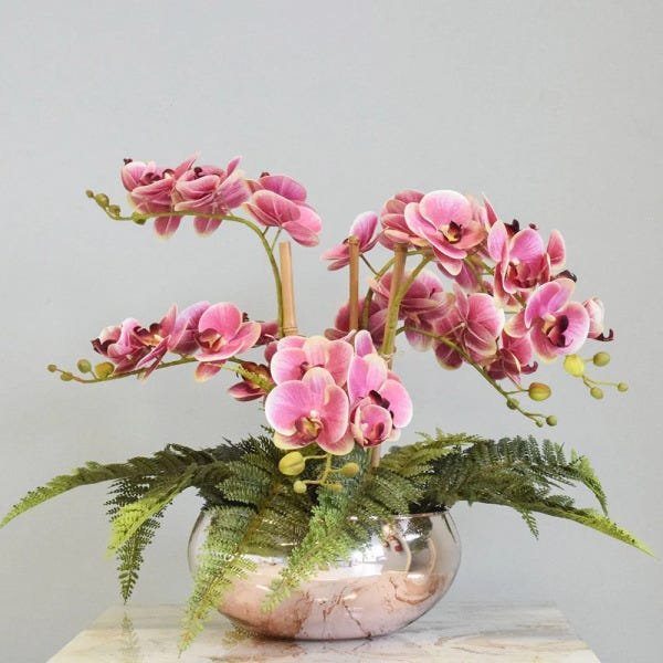 Arranjo Artificial com Seis Hastes de Orquídeas Rosa no Vaso Rose Gold