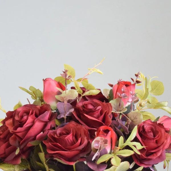 Flores Artificiais Arranjo de Flores Rosas Vermelhas Artificial No Vaso  Bronze|Linha Permanente | MadeiraMadeira
