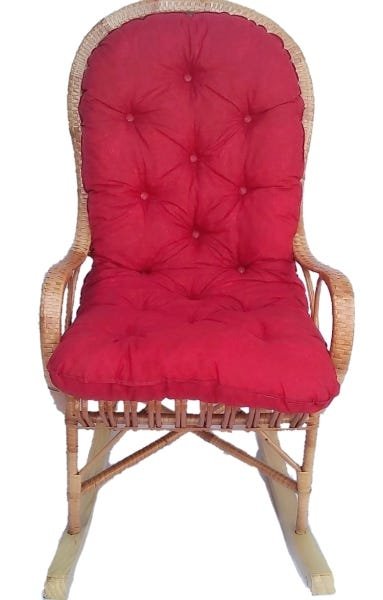 Cadeira de Balanço com Almofada Vermelha