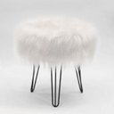 Ver imagem 1 de Puff Banqueta Decorativo Redondo Pés de Ferro Preto Pelo Alto Branco