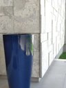 Ver imagem 2 de Vaso de Fibra de Vidro Azul 56x30cm Estilo Vietnamita Pilao