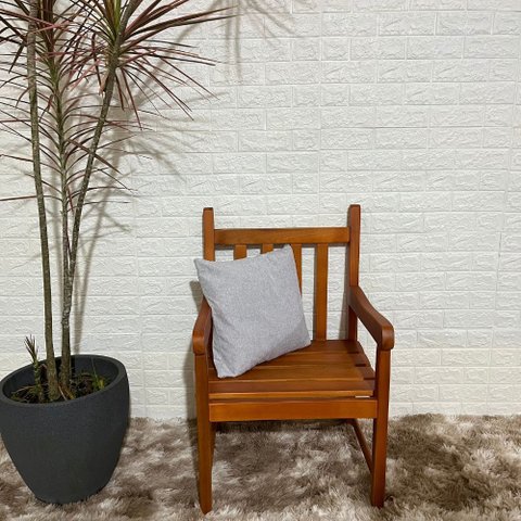 Banco de Jardim Namoradeira de Madeira 1 Lugar com Verniz