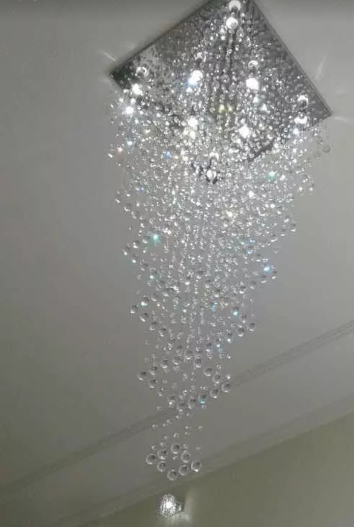 Lustre de Cristal para Pé Direito Duplo,vão de Escada Base de Inox 70x70 Cm com 1,5 M de Altura